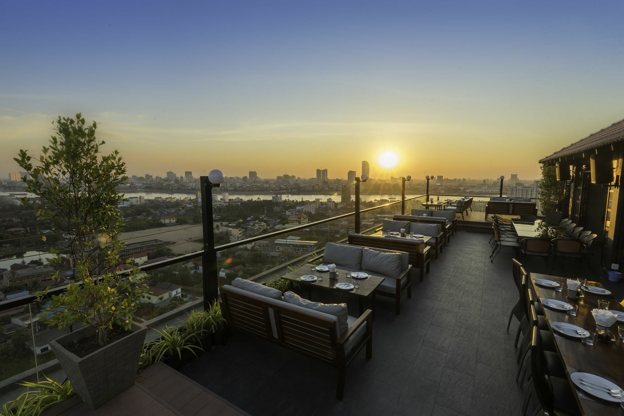 Mekongview 2 Condotel Пном Пен Екстериор снимка